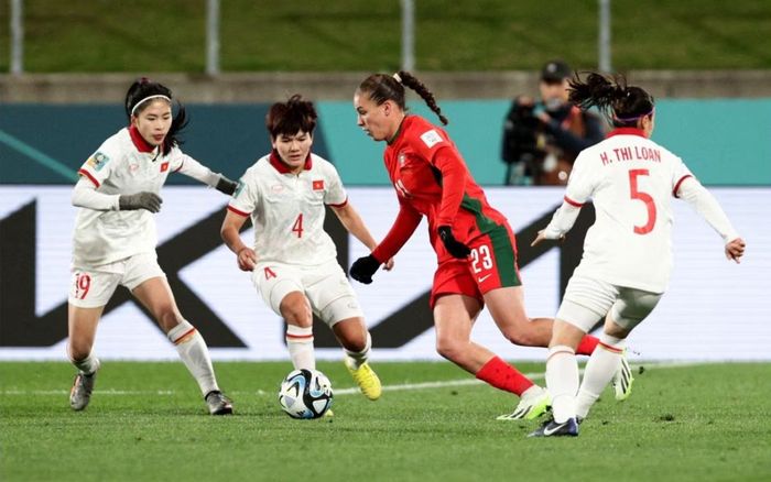 Giá như tuyển nữ Việt Nam đừng tự áp lực vì chiến thắng của Philippines