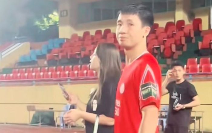 Vợ chồng Bùi Tiến Dũng phát cẩu lương giữa chốn đông người sau ồn ào