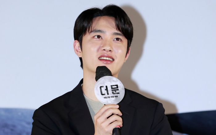 Thành viên nhóm nhạc đình đám EXO bật khóc khi xem phim do chính mình đóng