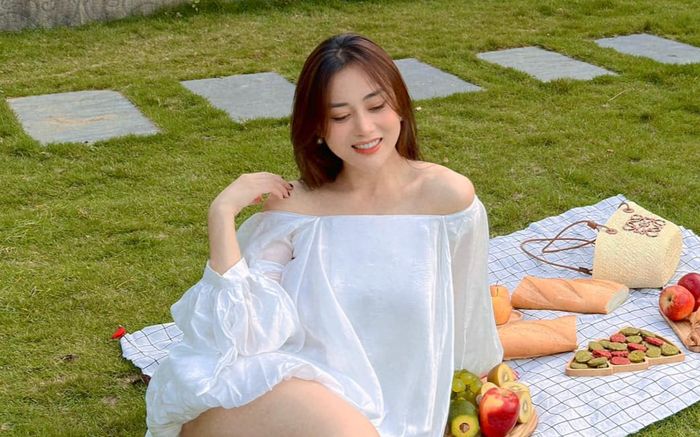 Phương Oanh khoe đôi chân thon thả, khăng khăng 'giấu bụng' sau tin đồn mang thai