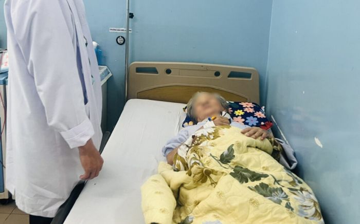 Sau khi ăn cháo hải sản, cụ bà phải cấp cứu khẩn vì lý do bất ngờ