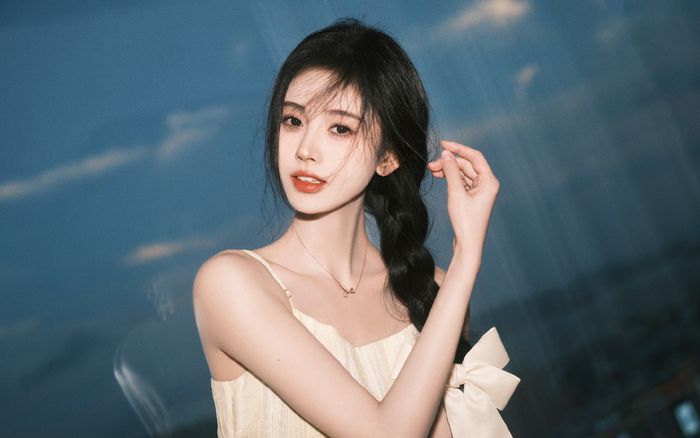 Cúc Tịnh Y nối bước Địch Lệ Nhiệt Ba khi bị chê 'đứng với ai cũng vô cảm'