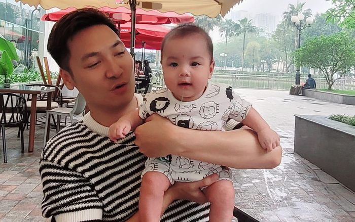 Mạnh Trường khoe quý tử bộc lộ khả năng diễn xuất từ tấm bé nhưng 'lạ lắm'