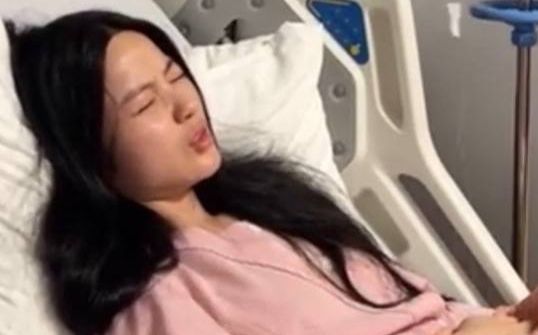 Bạn gái Quang Hải lộ gương mặt xanh xao, đau đớn trên giường bệnh