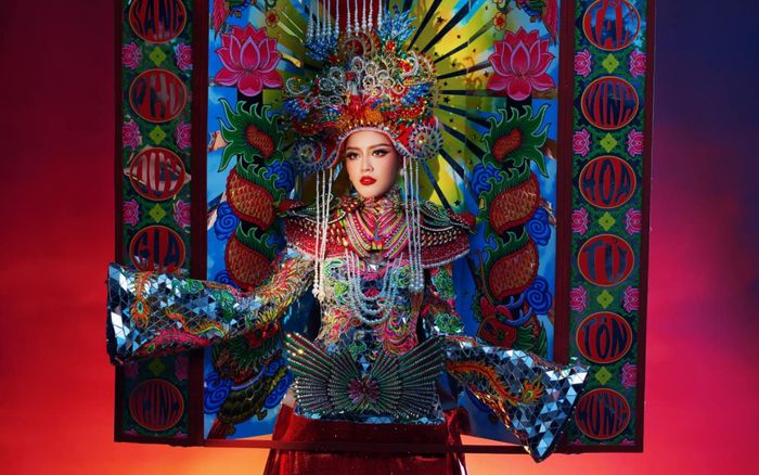 Fan choáng váng với National Costume của Việt Nam tại Miss Supranational 2023