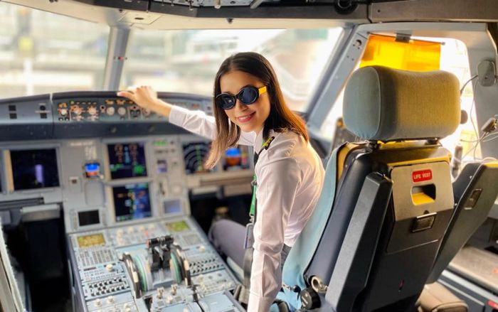Hé lộ cuộc sống của nữ diễn viên Việt bỏ showbiz đi làm phi công