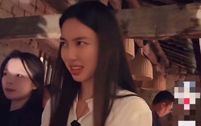 Quang Linh bị gọi biệt danh với Thuỳ Tiên, biểu cảm của nàng hậu gây chú ý?