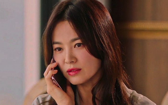 Bị Song Joong Ki nói xấu, Song Hye Kyo nhờ cậy một đàn chị 'ba mặt một lời'