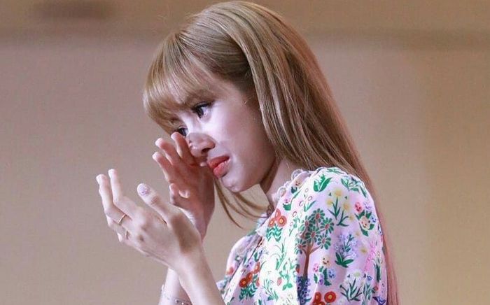 Lisa bị hàng loạt cư dân mạng chửi bới, nguyên nhân vô lý đến khó tin