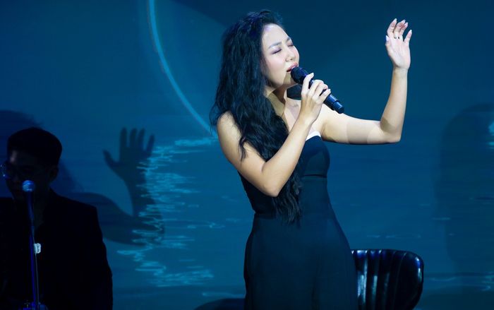 Văn Mai Hương hát lại ca khúc gần 10 năm trước, có khác biệt so với hiện tại?