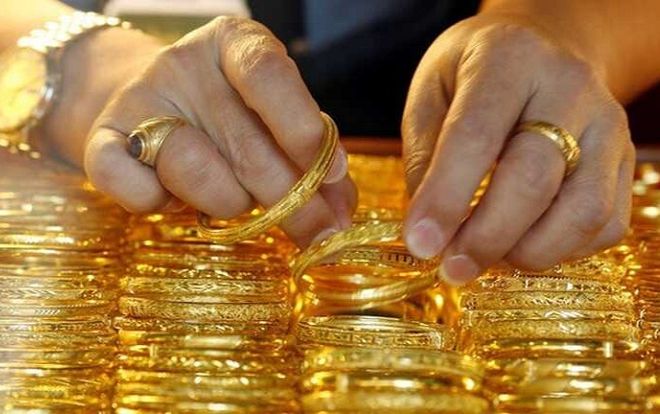 Giá vàng hôm nay (16/8): Thế giới tiếp tục đi lùi, trong nước tăng dựng đứng