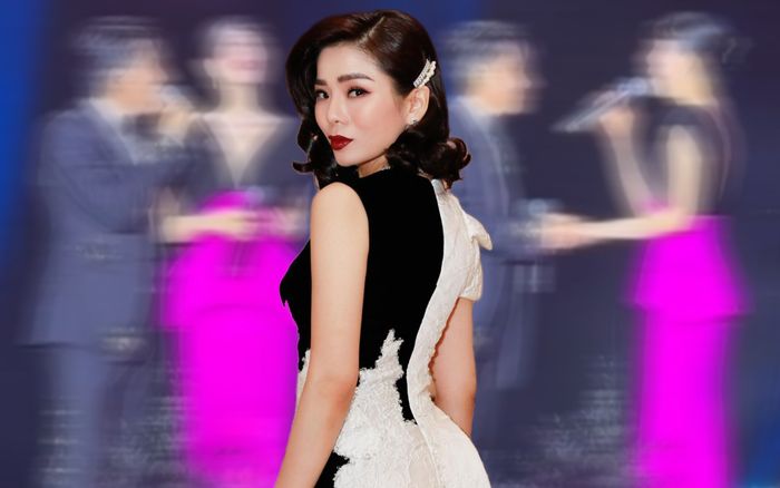 Nam ca sĩ công khai nắm tay, ôm eo Lệ Quyên đầy tình tứ trên sân khấu