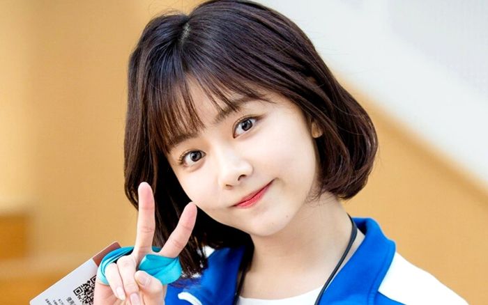 Netizen đòi gỡ bỏ danh hiệu 'nữ thần thanh xuân' của Đàm Tùng Vận