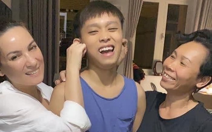 Hồ Văn Cường tặng quà đặc biệt cho mẹ ruột và mẹ nuôi Phi Nhung dịp Vu Lan?