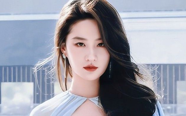 Lưu Diệc Phi bị nhận xét nhan sắc tầm thường khi chung hình với mỹ nhân này