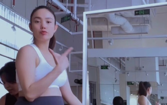 Bất chấp bụng bầu vượt mặt, Minh Hằng vẫn giữ một thói quen thời con gái