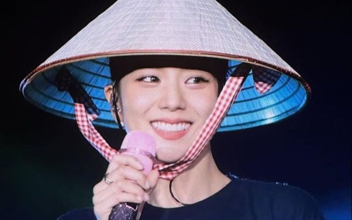 Jisoo gửi lời cảm ơn tới các Blink, mong một điều khi nói về Việt Nam