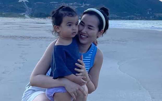 Nuôi con gái 2 năm, Võ Hạ Trâm tấm tắc khen ái nữ lai Ấn thế này!