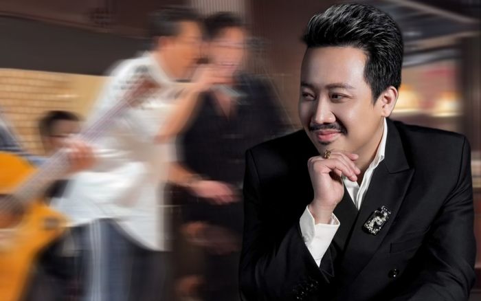 Song ca cùng Anh Tú, dân tình phát choáng khi nhìn xuống đôi giày của Trấn Thành