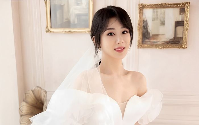 Dương Tử gây sốt khi diện váy cưới