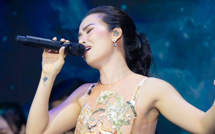 Hát ca khúc tri ân người đặc biệt, Võ Hạ Trâm khiến nhiều khán giả bật khóc