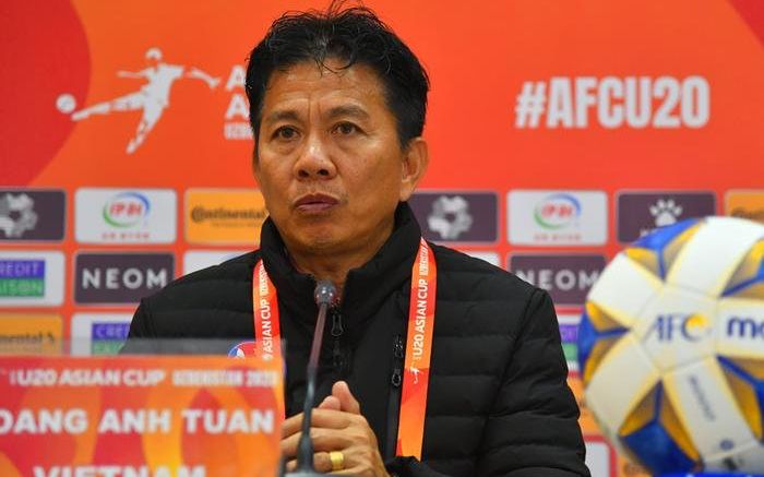 Lần đầu tiên cho HLV Hoàng Anh Tuấn hay Shin Tae Yong?