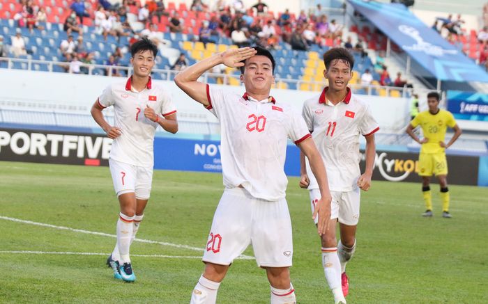 Chủ tịch Madura muốn Indonesia bỏ AFF nếu không phạt nguội cầu thủ Hồng Phúc