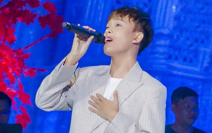 Khán giả nhận xét về Hồ Văn Cường: 'Ít nói chuyện, giữ khoảng cách với fan'