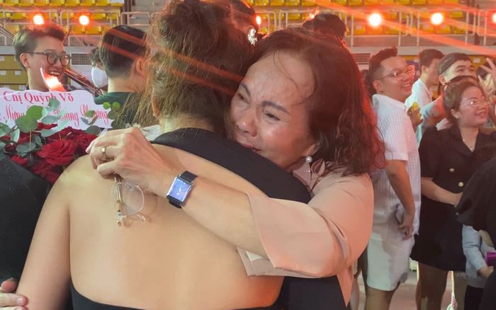 Độc quyền: Mẹ Lê Hoàng Phương bật khóc nức nở, người thân phải thốt lên 3 từ