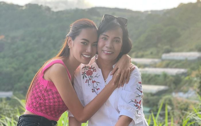 'Rơi nước mắt' khi mẹ Hoa hậu Hoàng Phương từng muốn bán nhà cho con thi hoa hậu