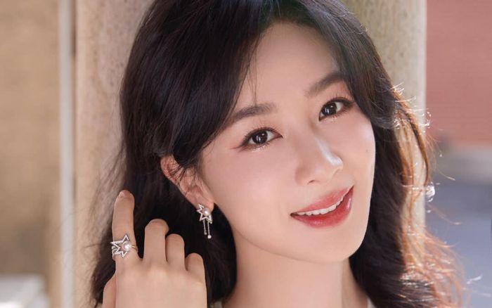 Dương Tử tiết lộ mắc chứng sợ xã hội, mặc cảm khi xuất hiện giữa đám đông