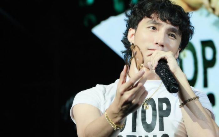 Sơn Tùng M-TP lầy lội trả lời fan sau tình huống 'dở khóc dở cười' khi đi diễn