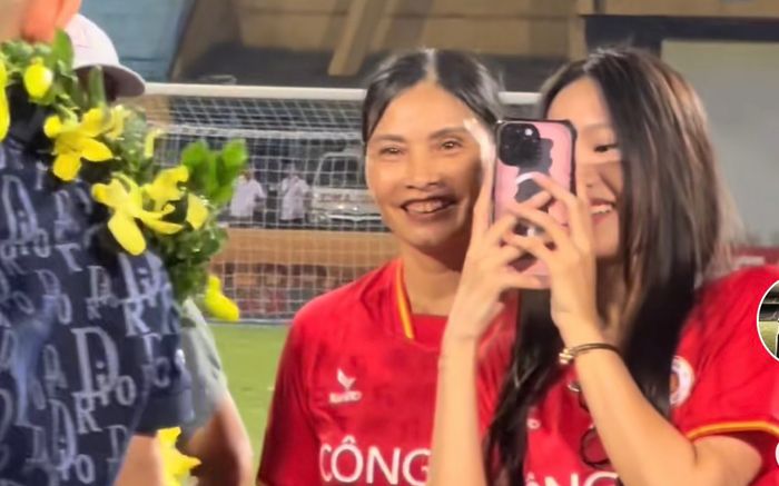 Chỉ một hành động, bạn gái Đoàn Văn Hậu thể hiện mối quan hệ với mẹ người yêu