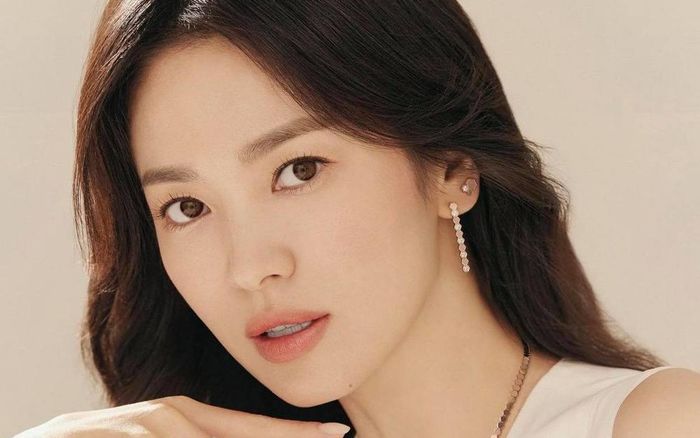 Nổi tiếng là thế, Song Hye Kyo vẫn bị ân nhân của Son Ye Jin phân biệt đối xử