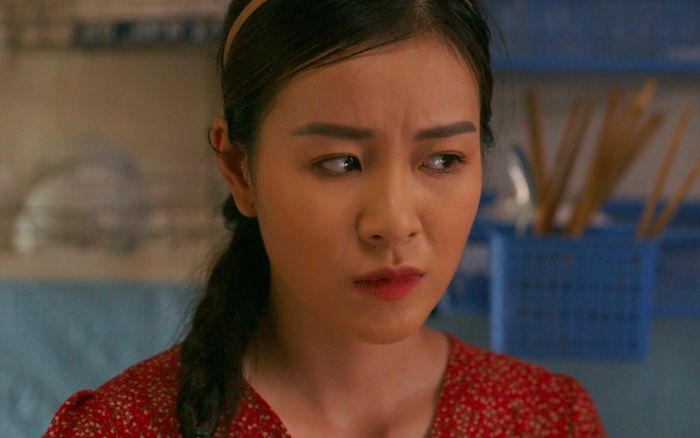 Làng Trong Phố tập 23: Một nhân viên xưởng may thông báo có thai với quản đốc