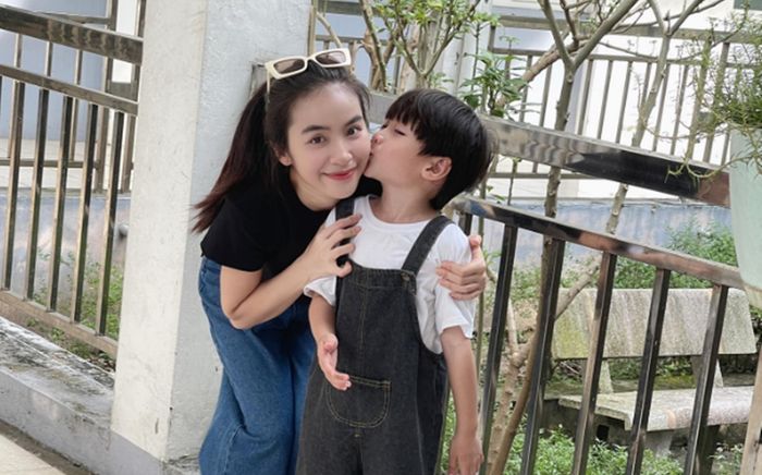 Làng Trong Phố chính thức đóng máy, dàn cast đua nhau xả ảnh