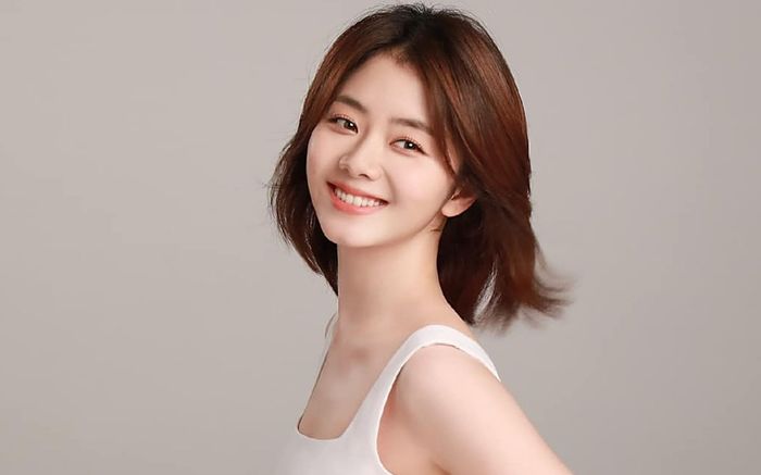 Đàm Tùng Vận công khai hẹn hò cùng bạn trai, ngọt thế nào mà được ủng hộ?