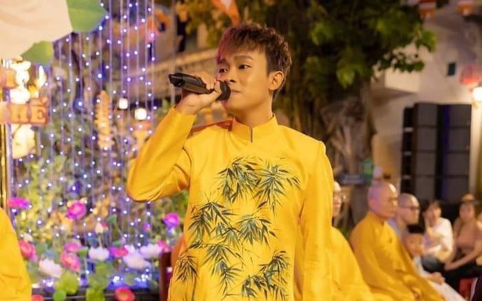 Hồ Văn Cường hát 'Cõng mẹ' nhân dịp Lễ Vu Lan, ai nghe cũng xúc động!