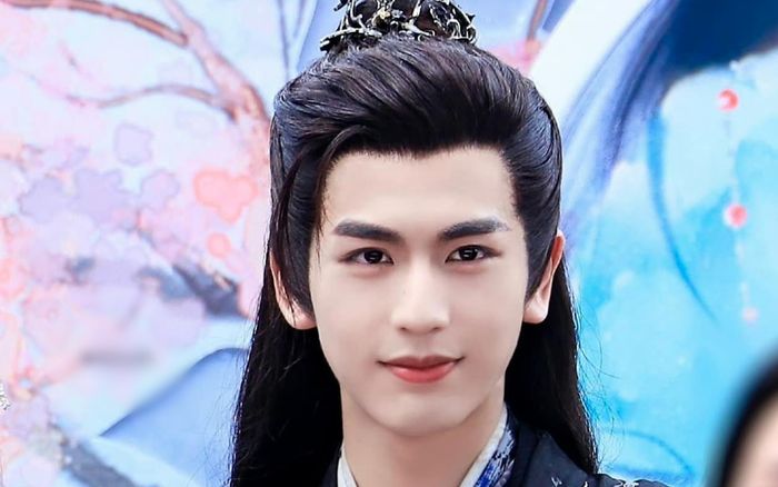 Sự nghiệp bạn trai Bạch Lộc lộ dấu hiệu xuống dốc