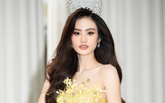 Hoa hậu Ý Nhi có động thái khó hiểu giữa tâm điểm ồn ào