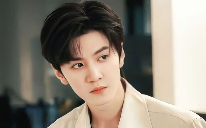 Hé lộ gia cảnh Trần Triết Viễn: Phiên bản ngoài đời thật của Đoàn Gia Hứa