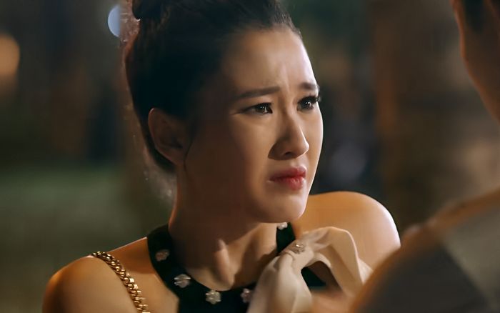 Làng Trong Phố tập 8: Vợ chồng Hiếu có biến, 'tiểu tam' đầu tiên xuất hiện