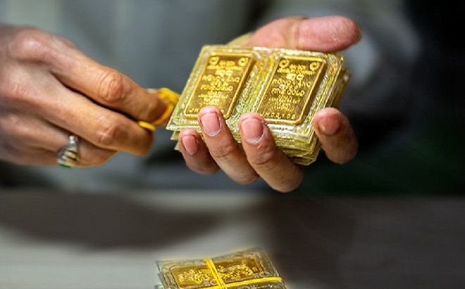 Giá vàng hôm nay (9/8) rơi thẳng đứng, chưa có cửa tăng