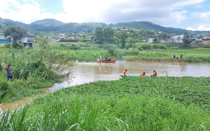 Bơi qua sông để về nhà, bé trai 7 tuổi không ngờ đến hậu quả