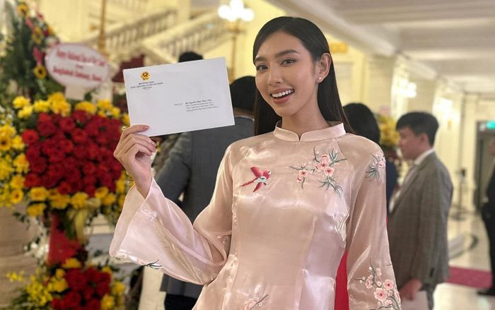 Thùy Tiên diện áo dài nền nã, cười tươi rói trong Lễ kỷ niệm 78 năm Quốc Khánh