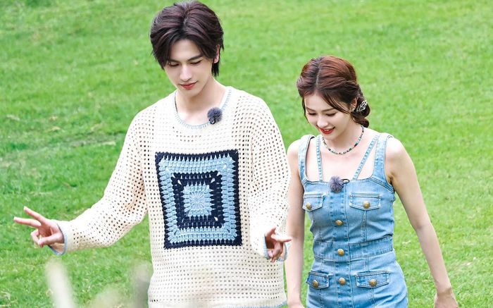 Bạch Lộc bất ngờ công khai kỷ niệm 1 năm hẹn hò với Trương Lăng Hách