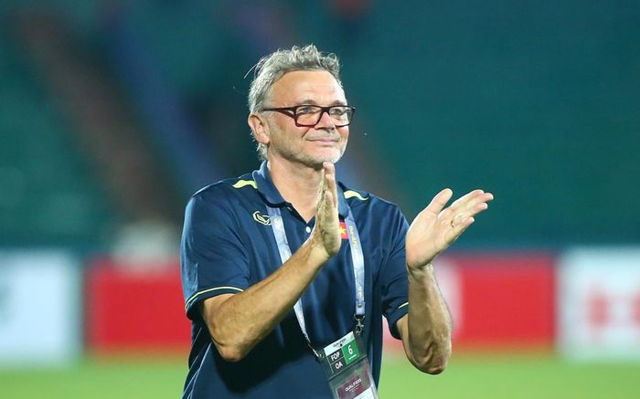 HLV Troussier nói cầu thủ Việt Nam có nhiều điểm kém cỏi