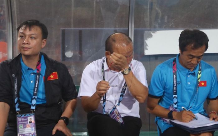 Từ phát biểu gây tranh cãi của HLV Troussier: Cần thành tích, hay 'nói hay'?