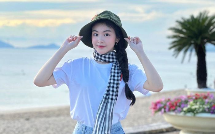 Cận nhan sắc con gái MC Quyền Linh ở tuổi 'trăng tròn', được ví như Trương Bá Chi