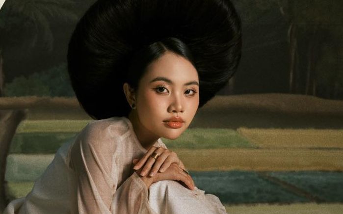 Phương Mỹ Chi gây chú ý với nhan sắc khác lạ, ngày càng trưởng thành